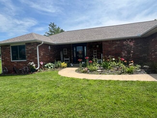 404 E 9th St, Grove, OK 74344