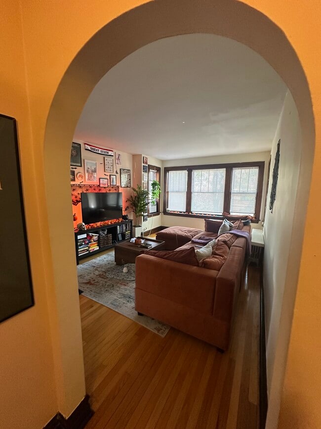 living room (second view)