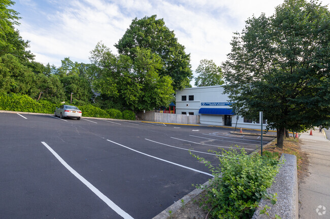 Silverstein Hebrew Academy is a middle school in Great Neck.