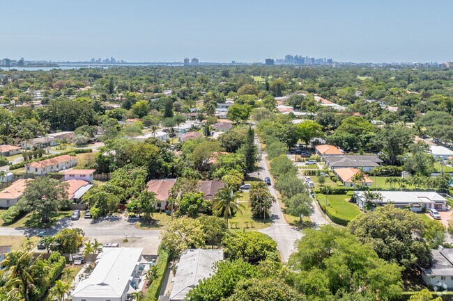 Live amongst great neighbors in Biscayne Park, FL.