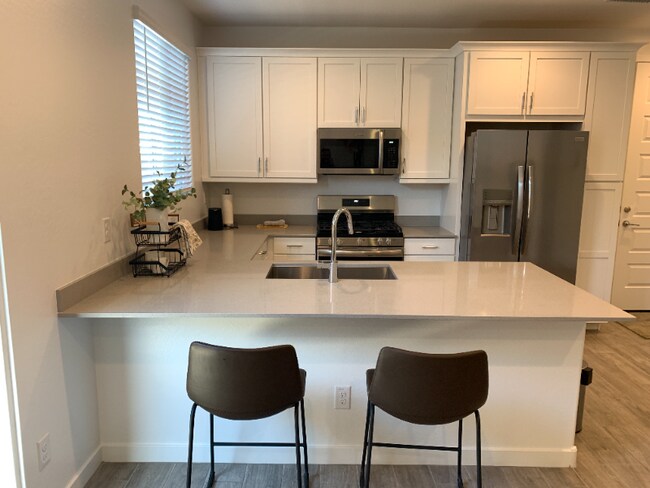 15857 W Kendall St unit 2, Goodyear, AZ 85338 - photo 4