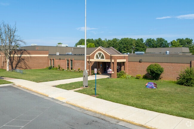 Sugarland Elementary School offers children in Sterling a quality education.