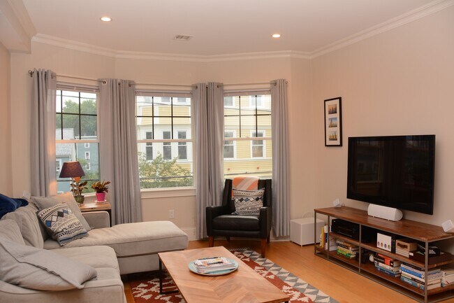 27 Prince St unit 2L, Cambridge, MA 02139 - photo 4