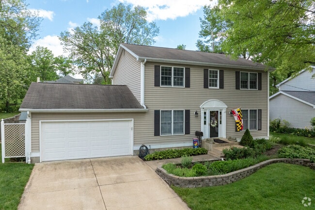 Colonial revival homes can be found in Oakland.