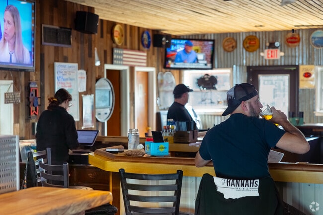 Residents can grab a refreshing beer at Kelus Riverside Bar & Grill.