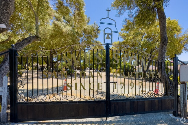 The Mission San Juan Bautista was established in 1797, and attracts visitors to its opulent Spanish-style architecture.
