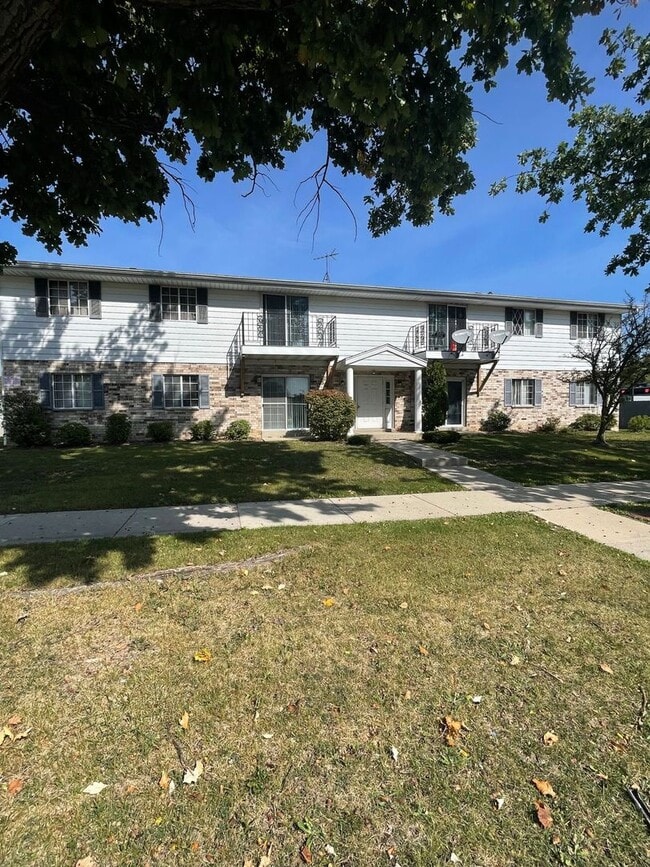 7630 W Dean Rd Unit 5, Milwaukee, WI 53223
