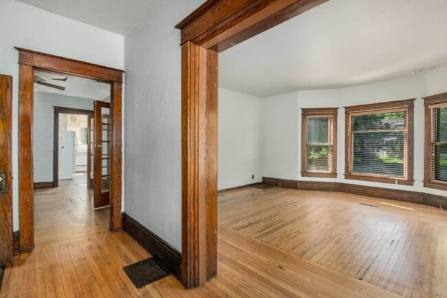 221 S Pine St, Mount Pleasant, MI 48858 - photo 4