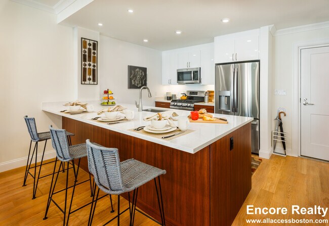 120 Gerry Rd unit 313, Chestnut Hill, MA 02467 - photo 2