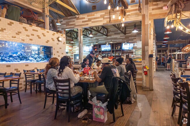 Local seafood markets and restaurants are favorites for fresh Lowcountry cuisine.