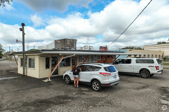 Come to Vince's Drive-In for the best burgers in Northwest Monroe.
