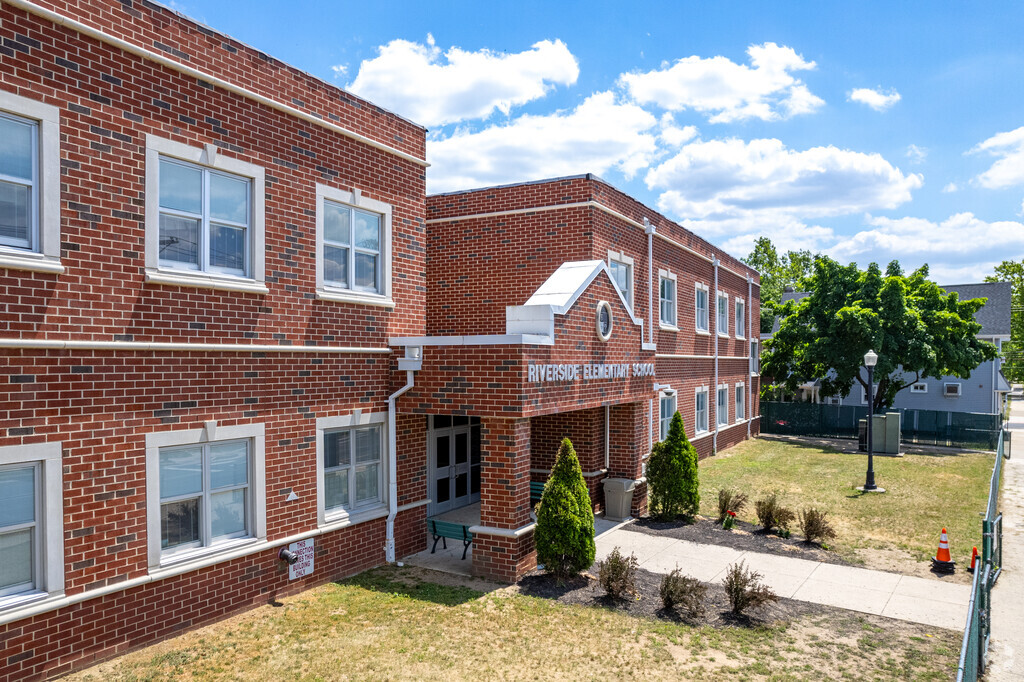 Riverside Elementary School is located in the same block as both middle and high school.