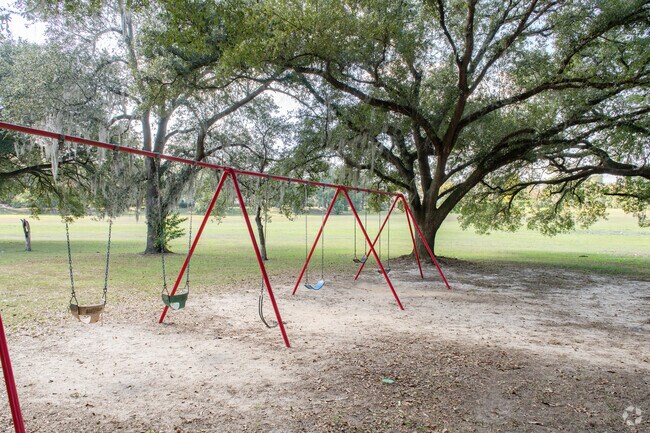 Hilsman Park is a great place for walking and playing in Rawson Circle.