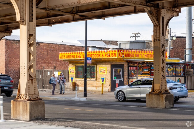 The best hot dog in Garfield Park is found at Al's Under the L.