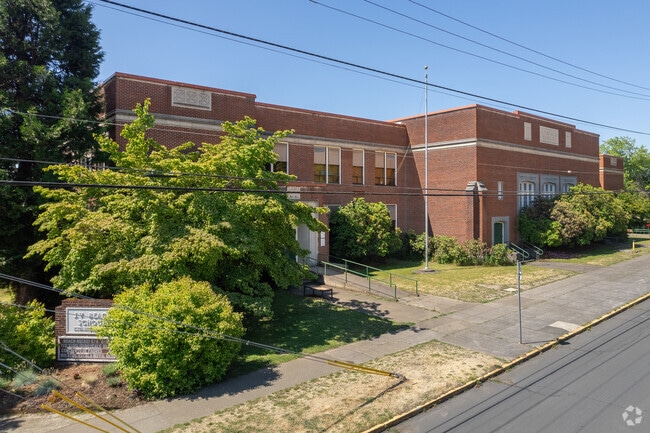 Beach Elementary School is an above average public school available to Portland students.