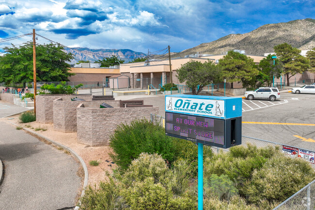 Onate Elementary School's sign.
