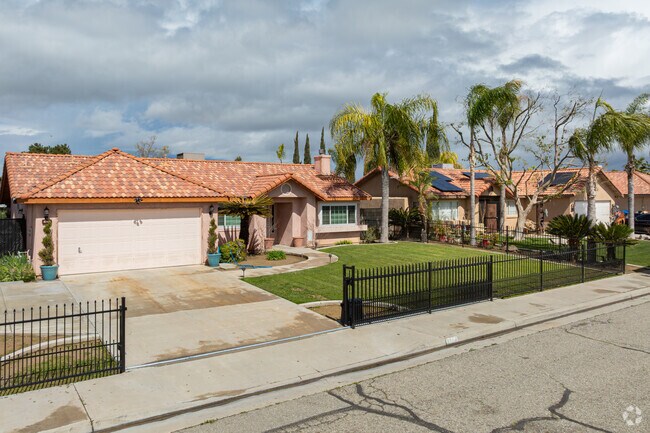 Many of the newer homes in Potomac Park have a Spanish style with tile roofs.