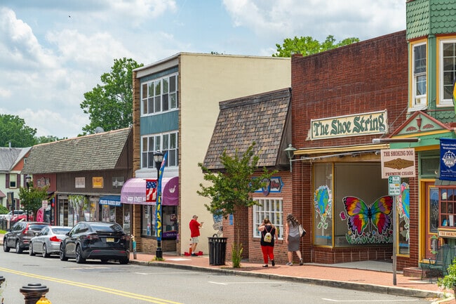 You'll often see your neighbors out and about shopping or grabbing a bite on High Street in Mount Holly.