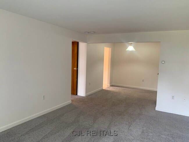 6 Harris Cir unit 3, Arlington, MA 02474 - photo 3