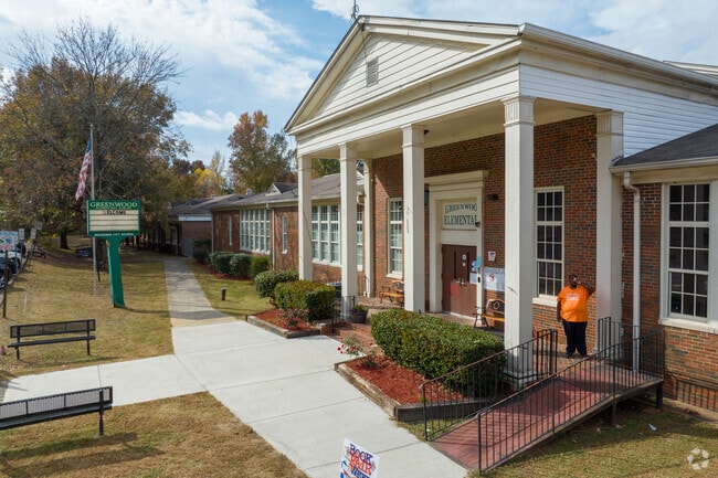 Greenwood Elementary has a student teacher ratio of 23:1.