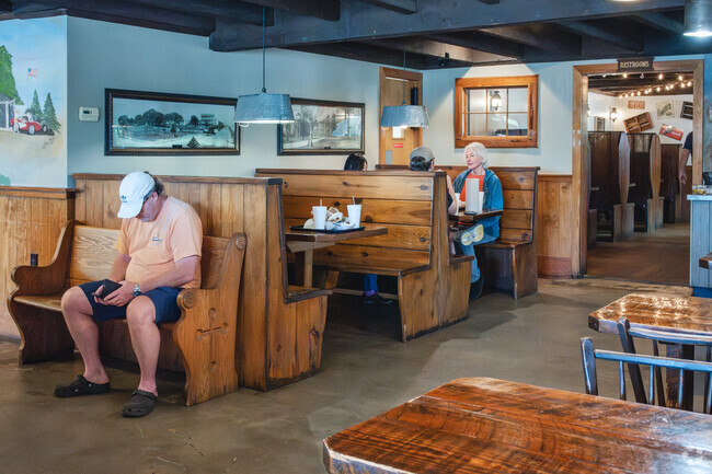 Many residents in Ardmore-Sherwood Forest enjoy the classic eateries that the neighborhood has to offer.