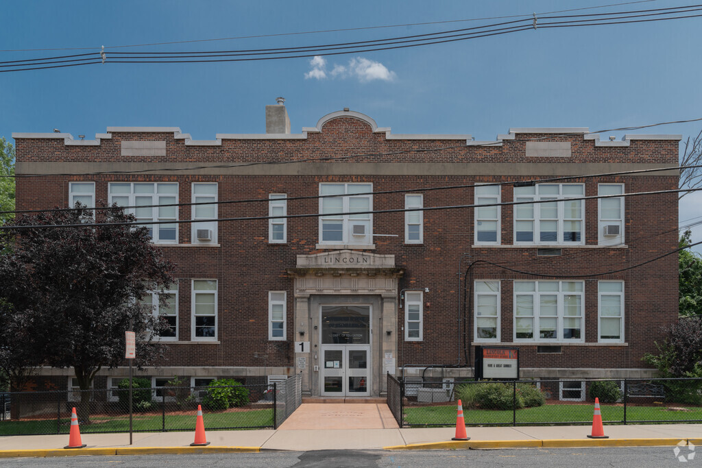 Lincoln Elementary School provides education in the neighborhood of 
Hasbrouck Heights