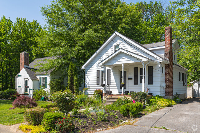 You'll find bungalows tucked away on the residential streets of Roselle.
