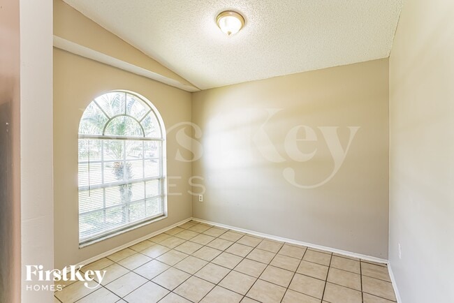 468 Emerald Cove Loop, Lakeland, FL 33813 - photo 4