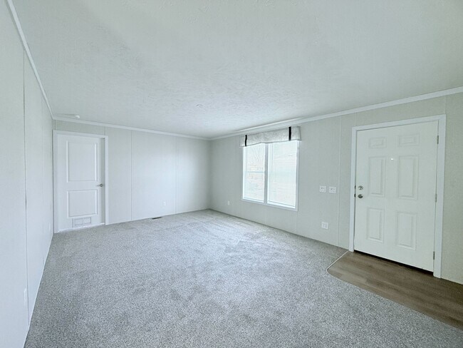 29652 Cambridge Ct, New Baltimore, MI 48051 - photo 5