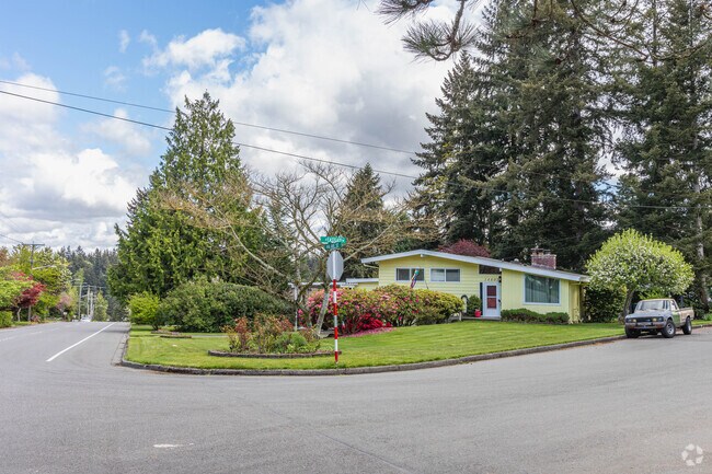 Some split level homes in Eastgate sit on spacious corner lots with beautifully manicured lawns.