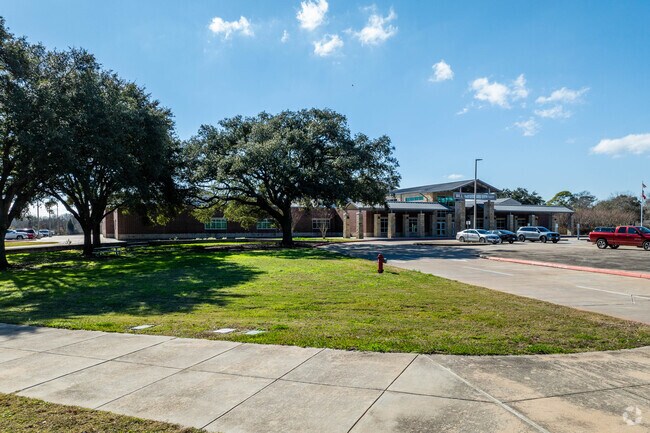 Bill Hasse Elementary School has a student-teacher ratio of 14 to 1.
