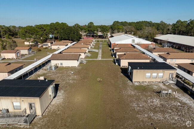 Ridgeview Elementary School keeps the learning close.