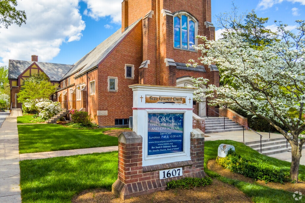 Grace Episcopal Day School, a private elementary school located in the Silver Spring neighborhood, serves students in preschool through fifth grade.