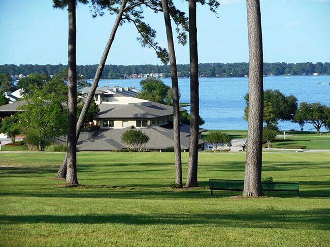 1406 W April Villa unit B, Montgomery, TX 77356 - photo 2