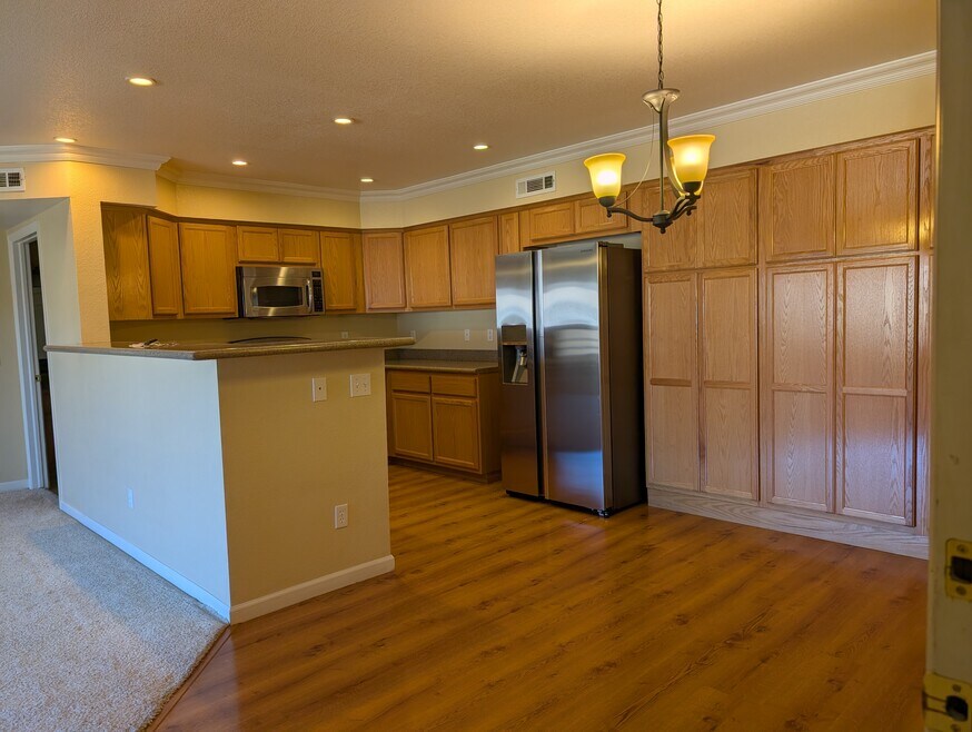 2631 E 15th St unit 302, Casper, WY 82609 - photo 1