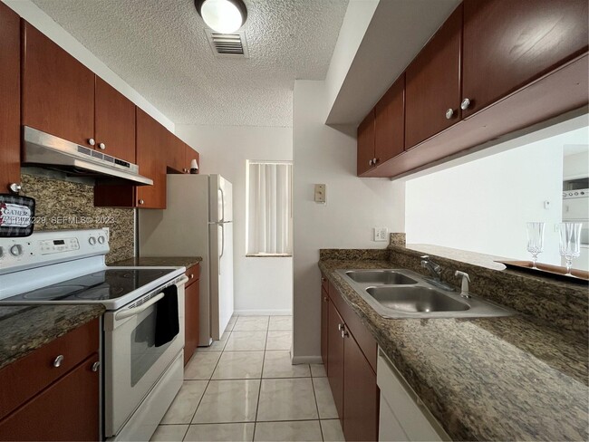 11584 NW 44th St, Coral Springs, FL 33065 - photo 2