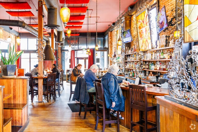 The nearby Downtown Redmond has dozens of local shops and restaurants, including The Matador.