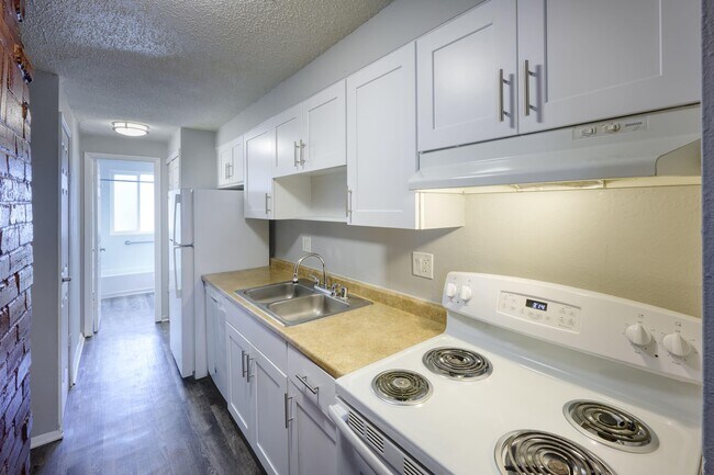 Abrigo Apartments, Aurora, CO 80011 - photo 2