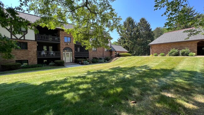 Carriage Hill Apartments: A 55 and Better Community, Canton, OH 44718 - photo 6