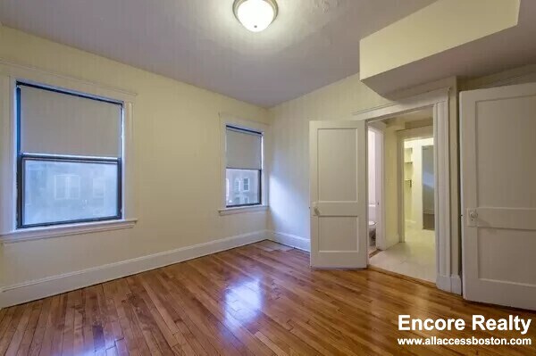 24 Hamilton Rd unit 7, Brookline, MA 02446 - photo 6