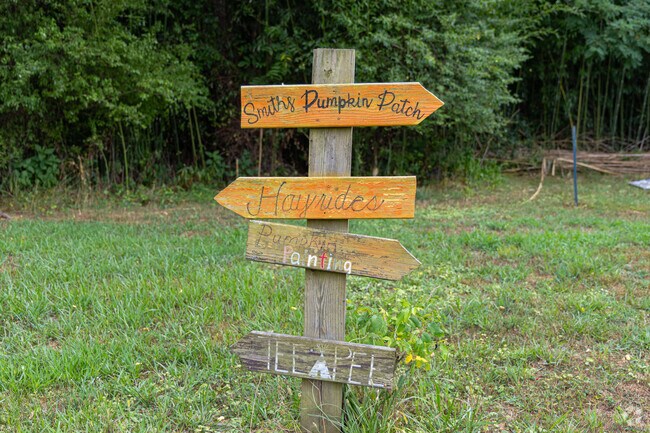 Enjoy a fun-filled family weekend in October at Smith Family Farms Pumpkin Patch!