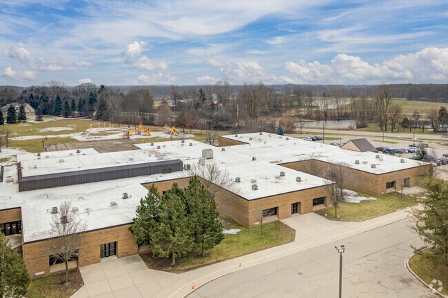 Hiawatha Elementary School, Campus Overview-1