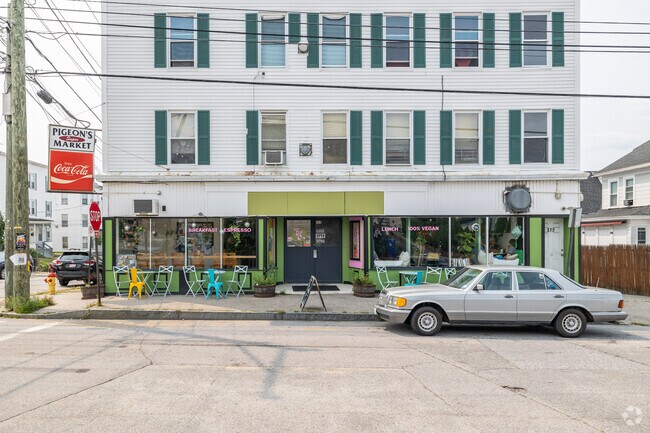 The Green Beautiful in Sommerville is the area's only vegan cafe, a great spot for lunch.