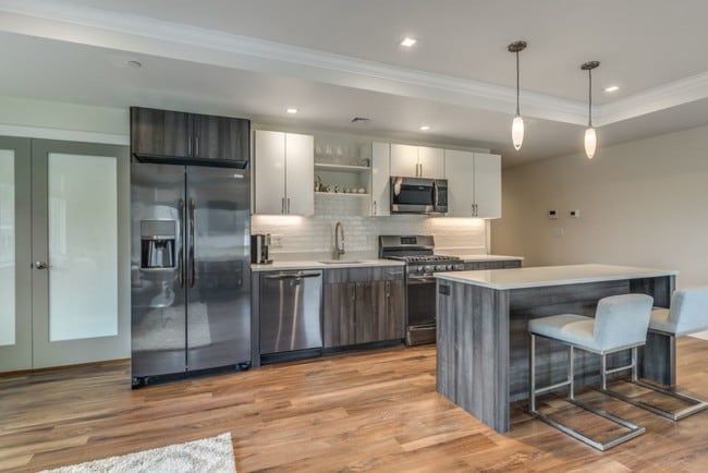 Essex Landing Saugus, Saugus, MA 01906 - photo 2