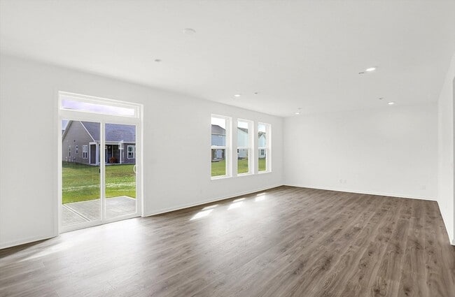 587 Bluestem Ln, New Whiteland, IN 46184 - photo 2