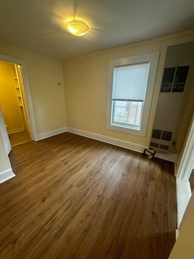 9 Lakeview Terrace unit 2, Burlington, VT 05401 - photo 6