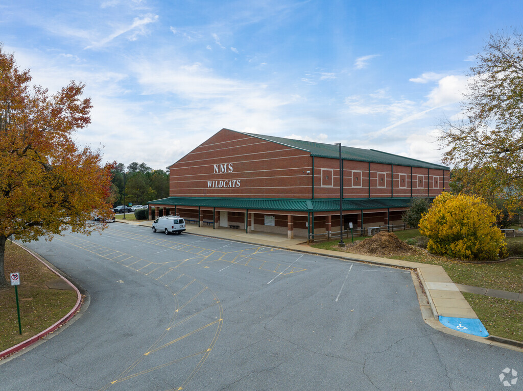 Northwestern Middle School has a 10
Test Scores from Great Schools Rating.