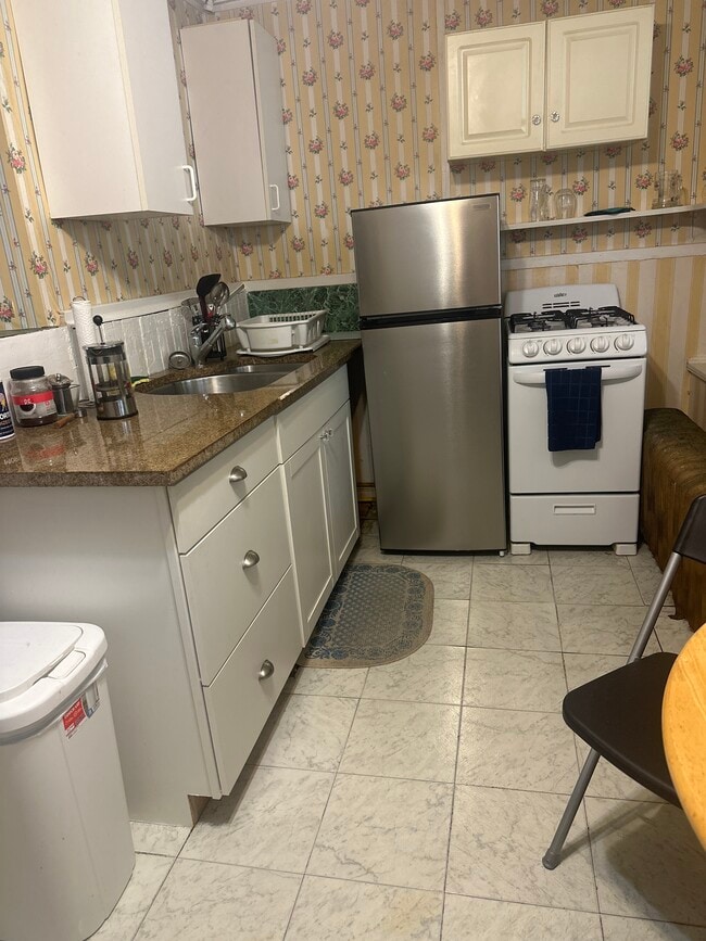 7 Madison Place unit 1, Albany, NY 12202 - photo 3