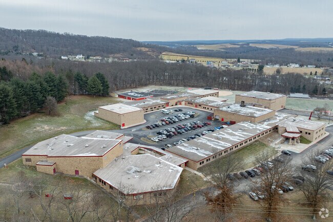 Rockwood Area Junior/Senior High School serves grades 6–12 with a 13:1 ratio.