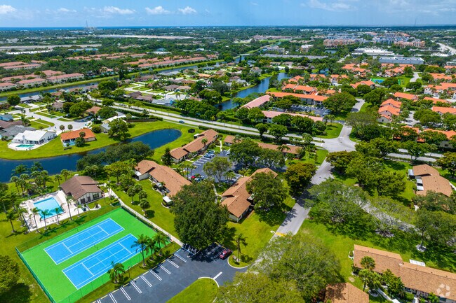 With Dos Lagos being gated and residential, you’ll have to head out for dining and shopping.